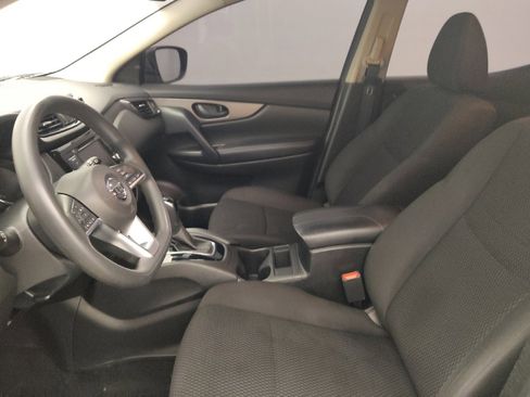 Used 2020 Nissan Rogue Sport S image 17