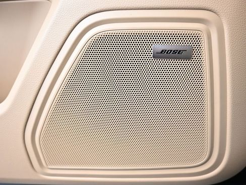 Certified 2026 Porsche Macan AWD/4WD image 17