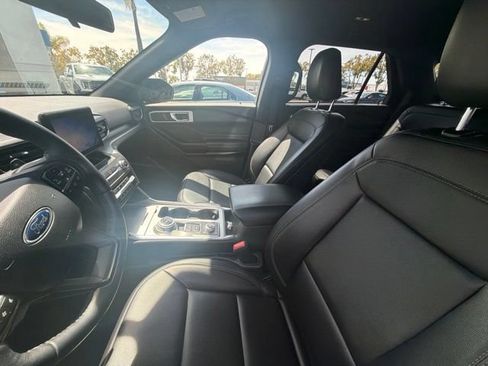Used 2020 Ford Explorer XLT AWD/4WD image 11