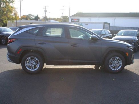 Used 2025 Hyundai Tucson SE image 8