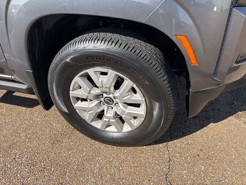 Used 2022 Nissan Frontier SV image 4