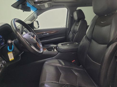 Used 2018 Cadillac Escalade Luxury image 17