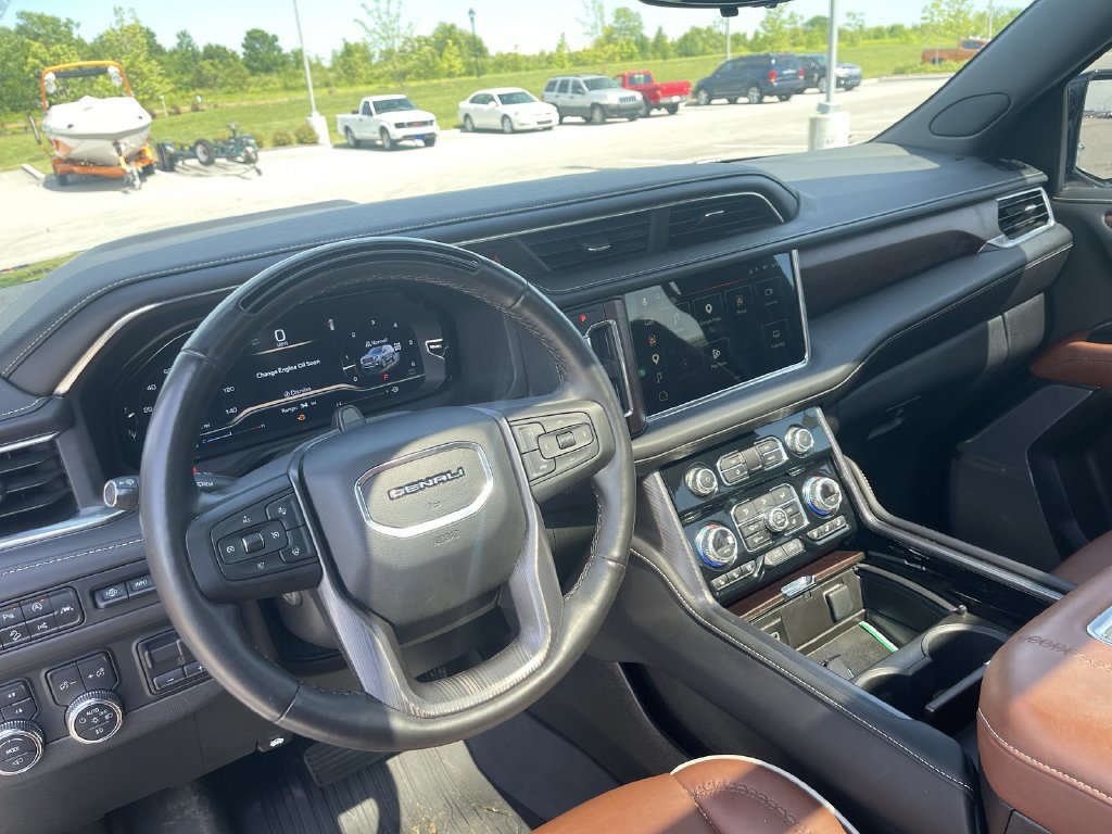 Used 2023 GMC Yukon Denali Ultimate AWD/4WD image 18