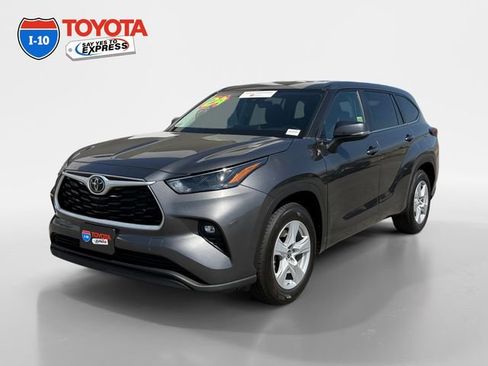 Certified 2024 Toyota Highlander LE image 1