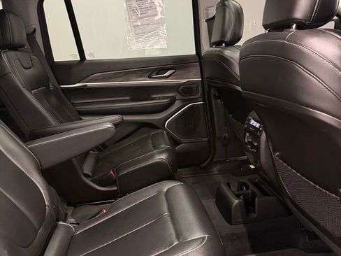 Used 2022 Jeep Grand Cherokee L Limited w/ Black Appearance Package image 21