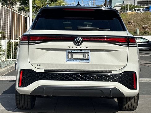 New 2026 Volkswagen Tiguan SE R-Line FWD image 6