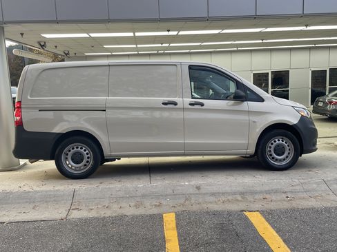 Used 2023 Mercedes-Benz Metris image 5