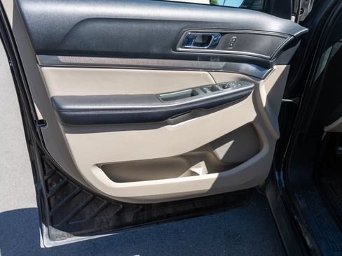 Used 2018 Ford Explorer XLT w/ Equipment Group 202A AWD/4WD image 24