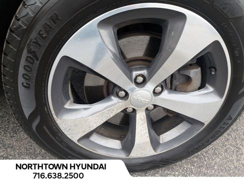 Used 2019 Jeep Cherokee Limited image 46