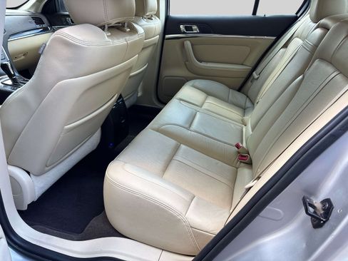 Used 2013 Lincoln MKS FWD image 10