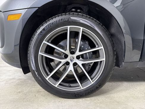 Certified 2025 Porsche Macan AWD/4WD image 13