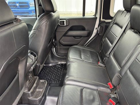 Used 2018 Jeep Wrangler Unlimited Sahara image 29