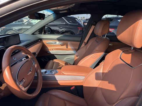 Used 2023 Genesis GV70 2.5T w/ Advanced Package image 4