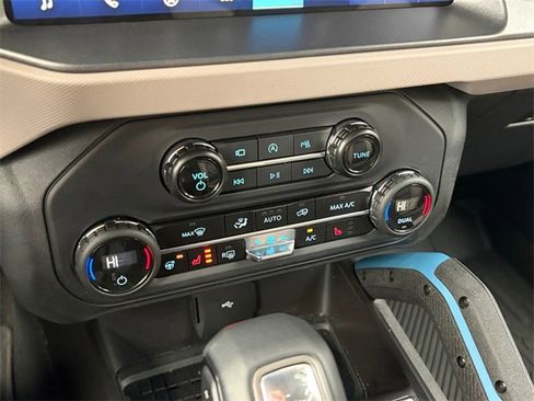 Used 2024 Ford Bronco Wildtrak image 16