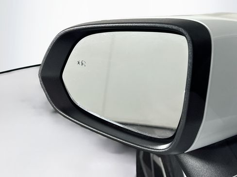 Used 2025 Chevrolet Equinox EV LT FWD image 16