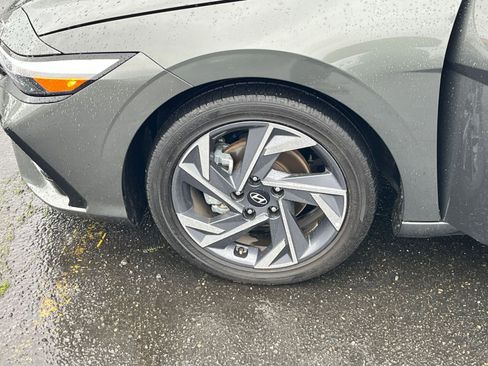 Used 2025 Hyundai Elantra SEL image 28