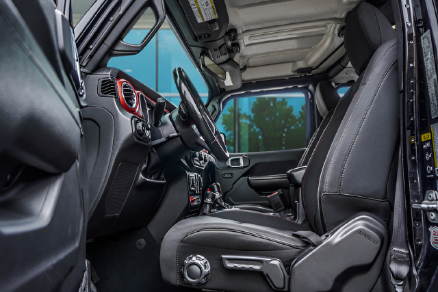 Used 2022 Jeep Wrangler Unlimited Rubicon w/ Cold Weather Group AWD/4WD image 33