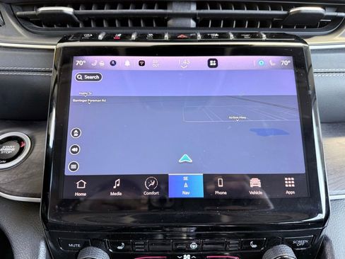 Used 2023 Jeep Grand Cherokee Limited w/ Black Appearance Package image 17