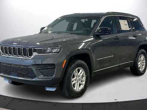 New 2025 Jeep Grand Cherokee Laredo w/ Luxury Tech Group I image 2