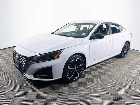 Certified 2025 Nissan Altima 2.5 SR image 1