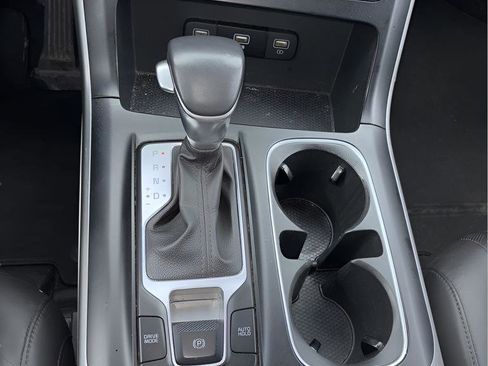 Used 2024 Kia Carnival LX image 24