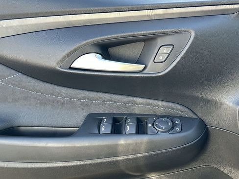 Used 2025 Buick Envista Sport Touring FWD image 23