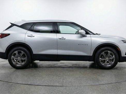 Used 2025 Chevrolet Blazer LT image 11