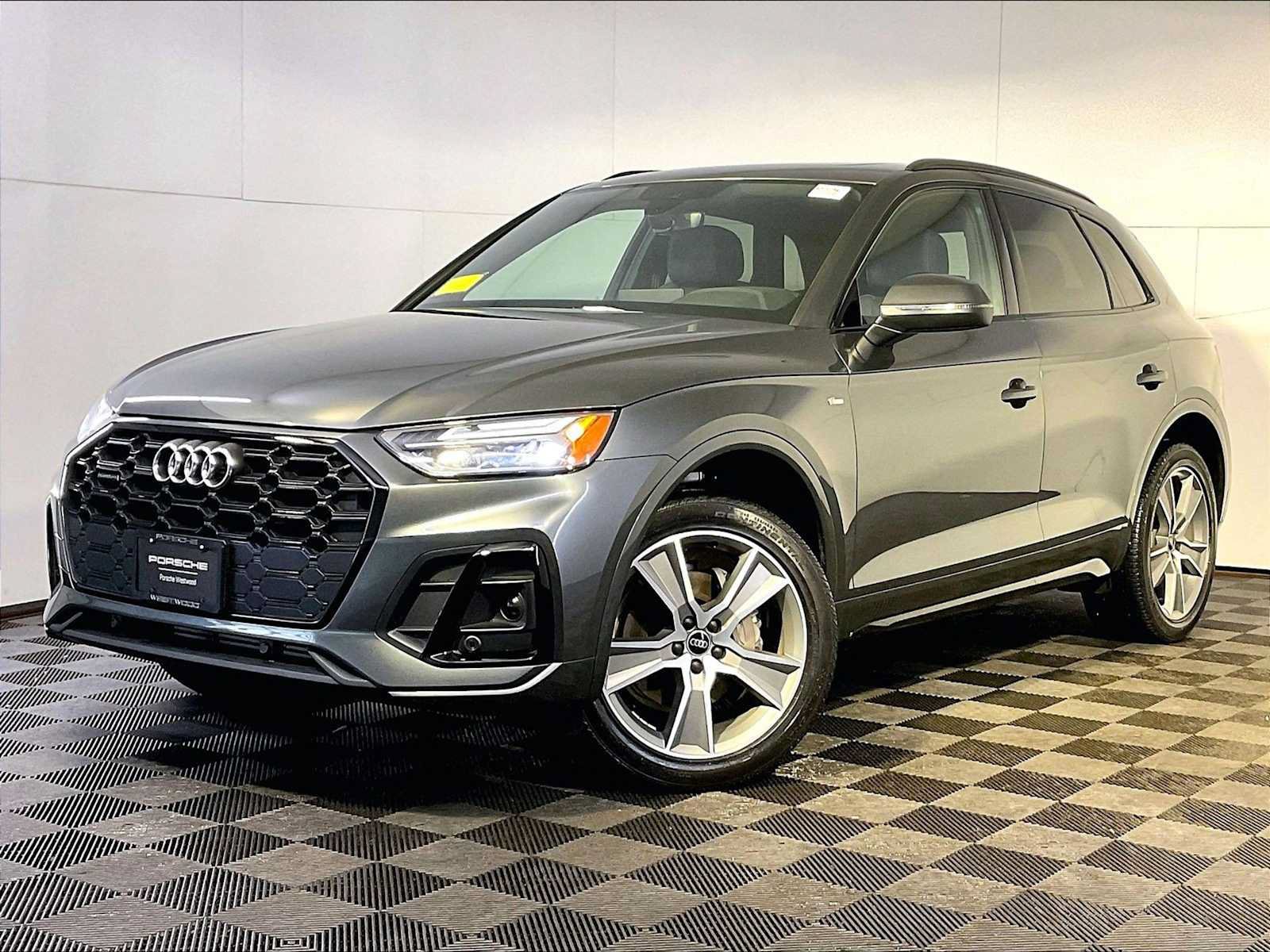 Used 2025 Audi Q5 2.0T Premium w/ Convenience Plus Package AWD/4WD image 1