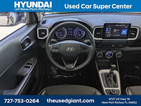 Certified 2022 Hyundai Venue Limited FWD image 16