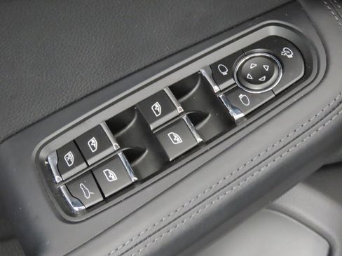 Certified 2026 Porsche Macan AWD/4WD image 38