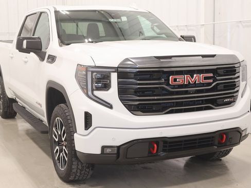 Used 2023 GMC Sierra 1500 AT4 w/ AT4 Preferred Package image 4