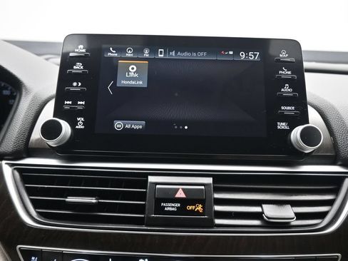 Used 2018 Honda Accord Touring image 19