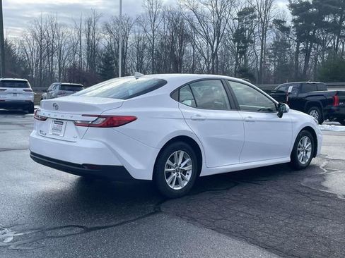 Used 2025 Toyota Camry LE image 5