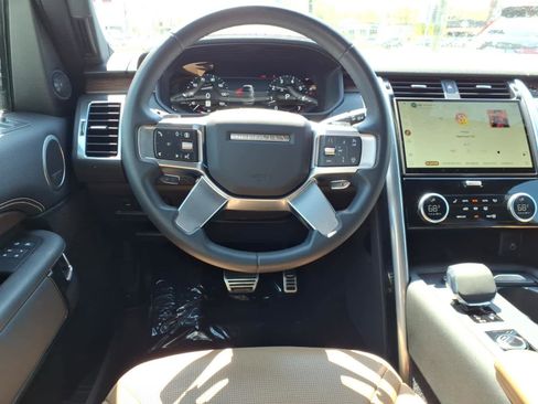 Used 2024 Land Rover Discovery Dynamic SE AWD/4WD image 14