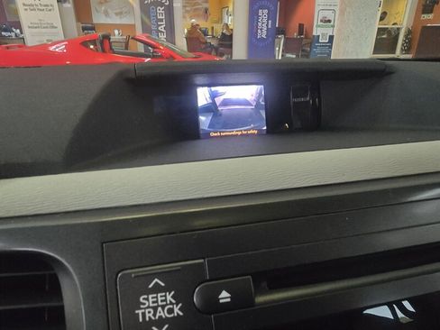 Used 2011 Toyota Sienna XLE image 22