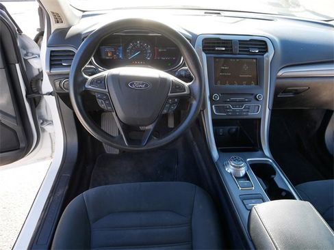 Used 2017 Ford Fusion SE image 20