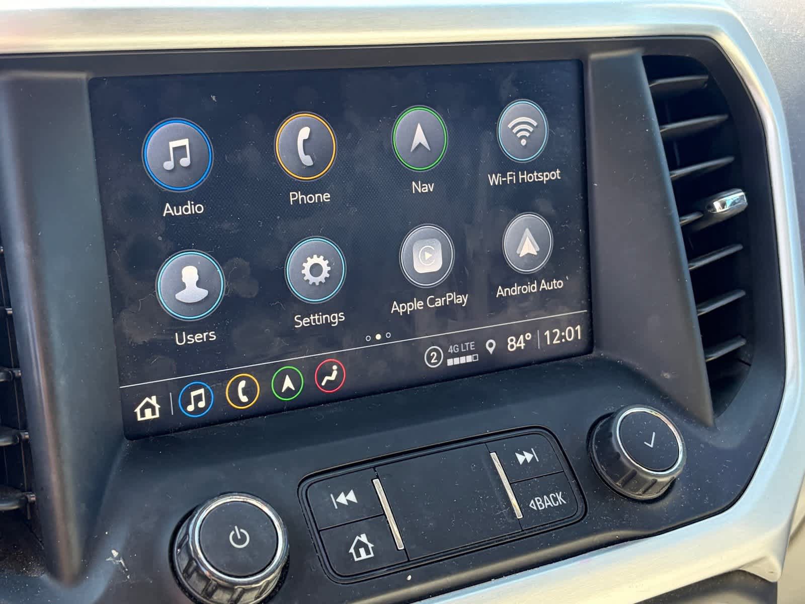 Used 2021 GMC Acadia SLT w/ Technology Package FWD image 16