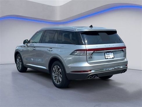 Used 2023 Lincoln Aviator AWD image 3