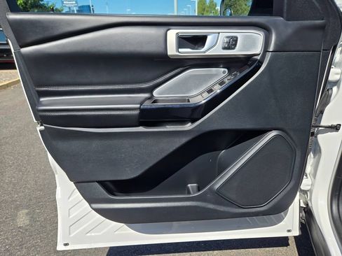 Used 2021 Ford Explorer Platinum w/ Equipment Group 601A AWD/4WD image 16