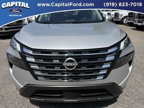 Used 2025 Nissan Rogue SV FWD image 10