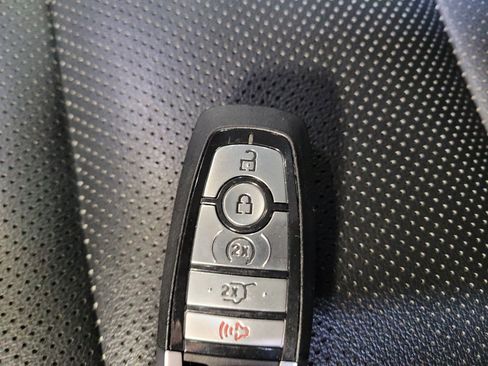 Used 2022 Ford Escape Titanium AWD/4WD image 32