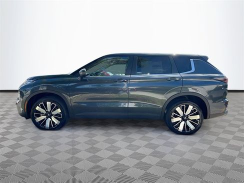 New 2025 Mitsubishi Outlander SE image 8