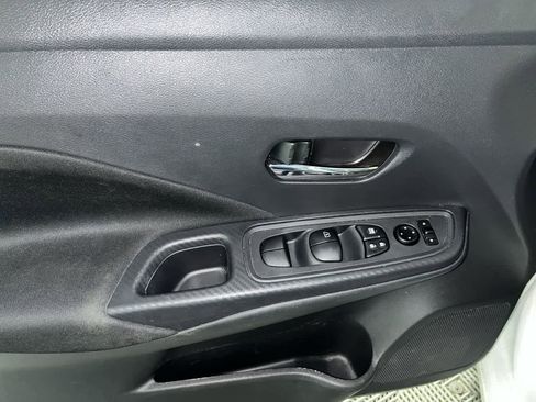Used 2022 Nissan Versa SV FWD image 13
