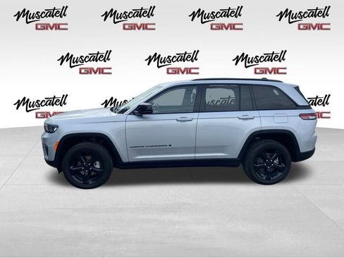 Used 2024 Jeep Grand Cherokee Limited w/ Black Appearance Package AWD/4WD image 8