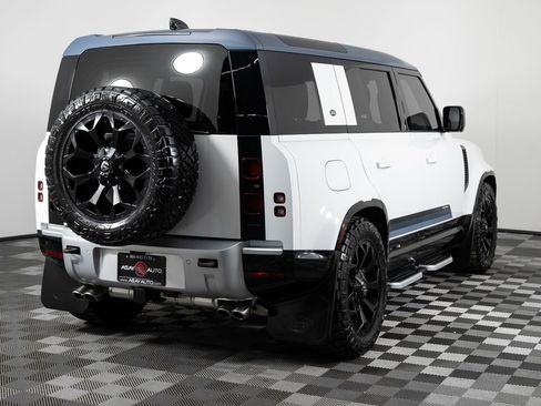 Used 2024 Land Rover Defender 110 SE image 6
