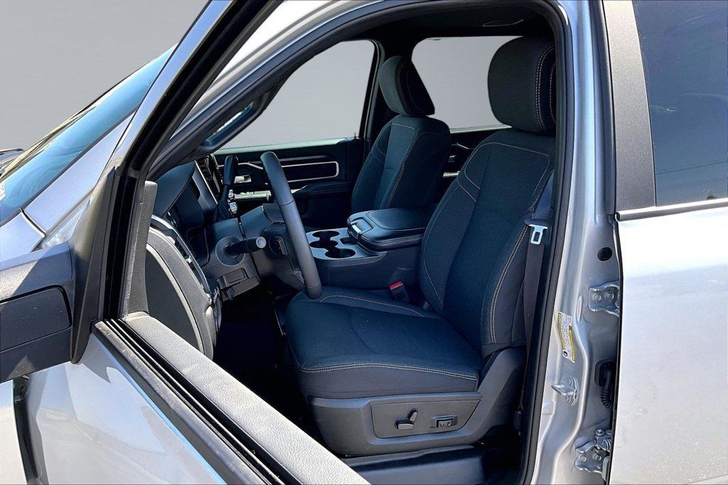 Certified 2026 RAM 2500 Big Horn AWD/4WD image 3