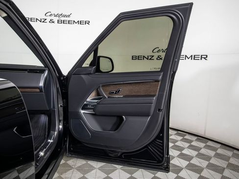 Used 2025 Land Rover Range Rover SE AWD/4WD image 19