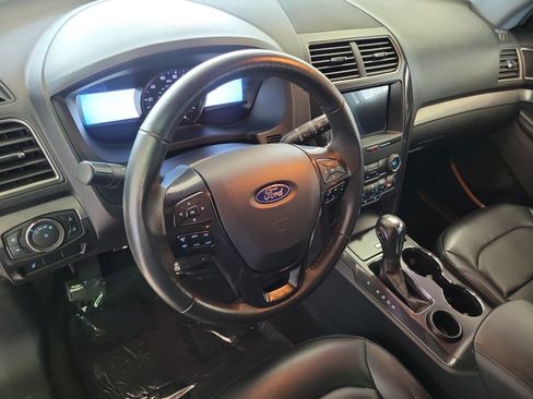Used 2019 Ford Explorer XLT w/ Equipment Group 202A FWD image 9