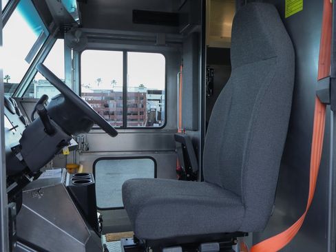 Used 2019 Ford E-450 and Econoline 450 Super Duty image 15