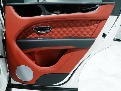 Used 2022 Bentley Bentayga Speed image 17